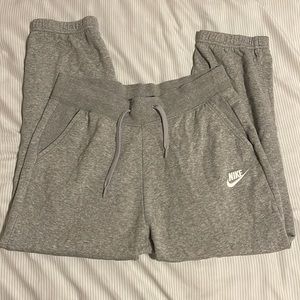 Gray Nike Joggers with pockets